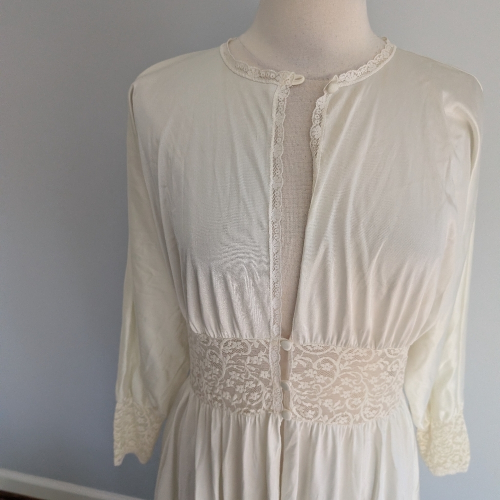 Vintage Women's Vasserte Cream Lace Flowy Slip Medium Flawed Stains - Picture 9 of 11